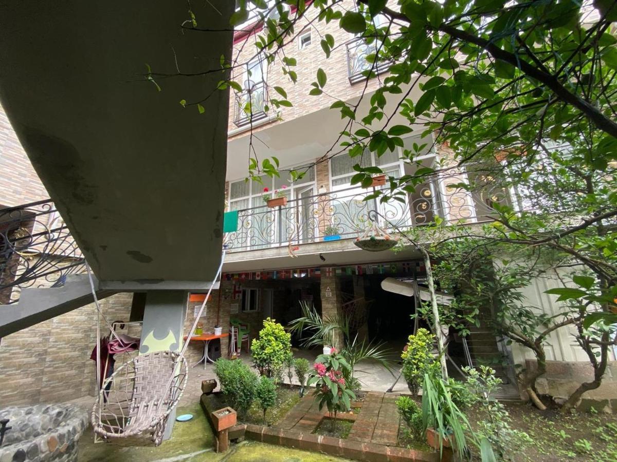 Guest House Ocean Force Batoumi Extérieur photo