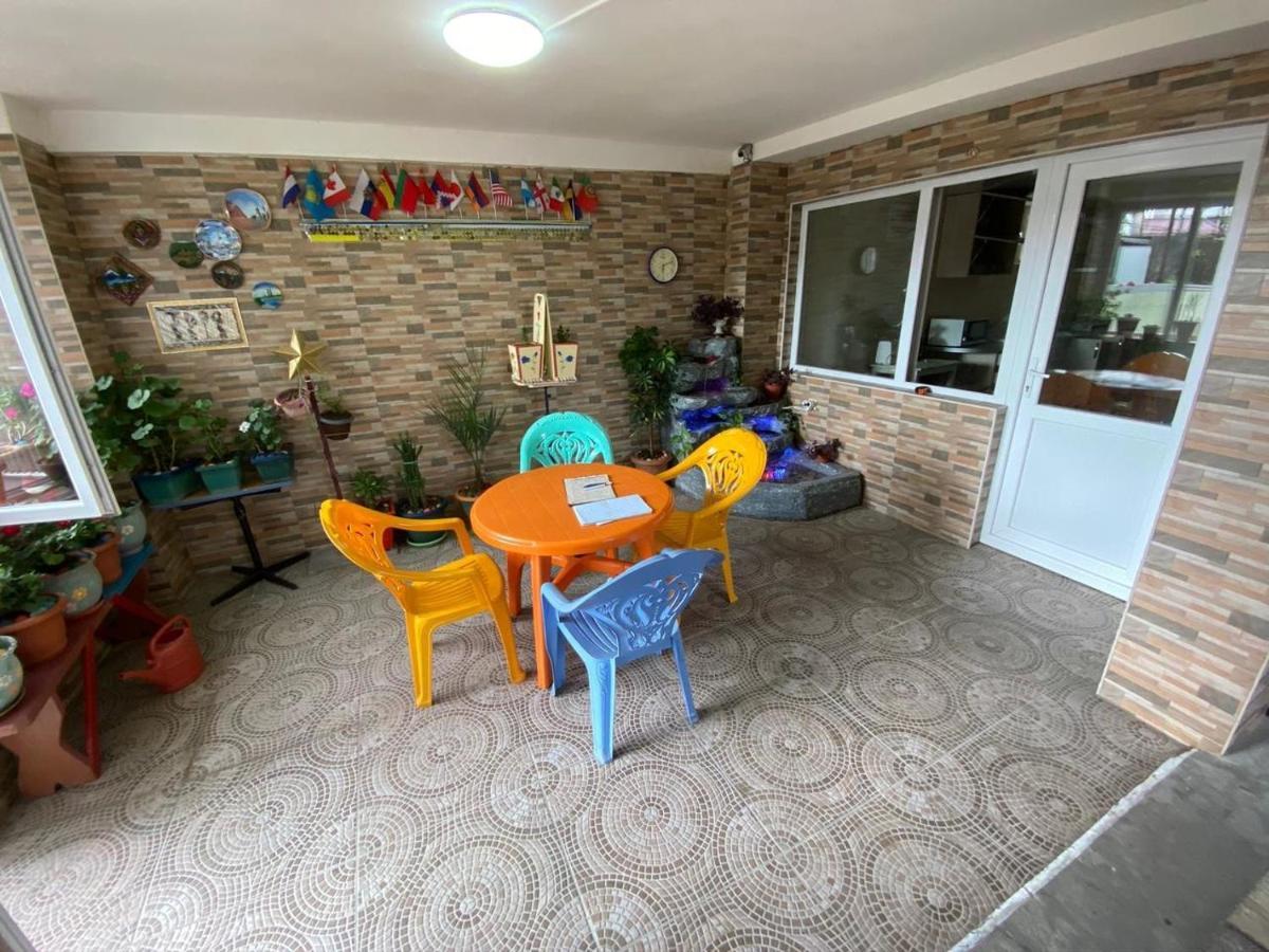 Guest House Ocean Force Batoumi Extérieur photo