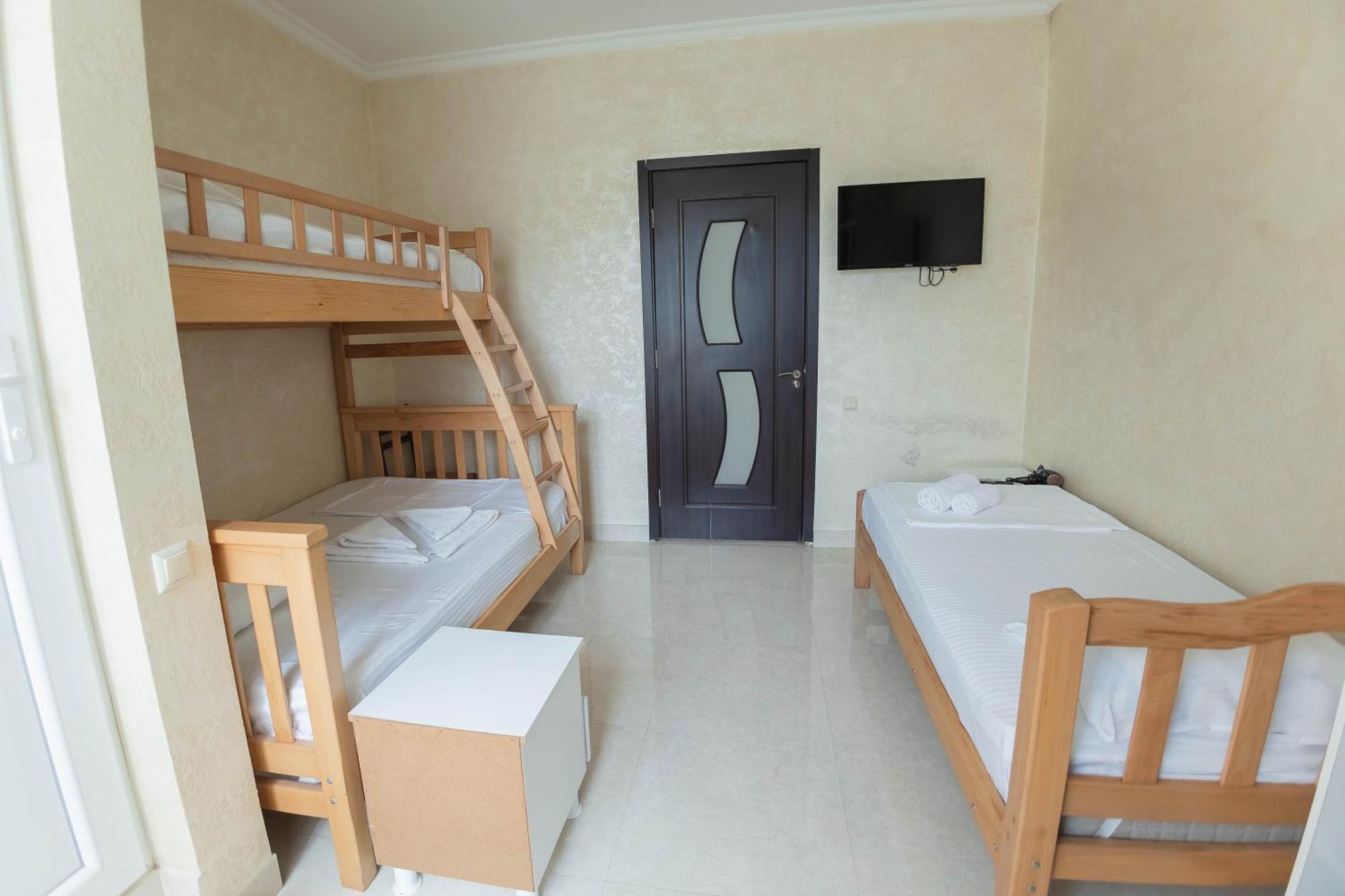 Guest House Ocean Force Batoumi Extérieur photo