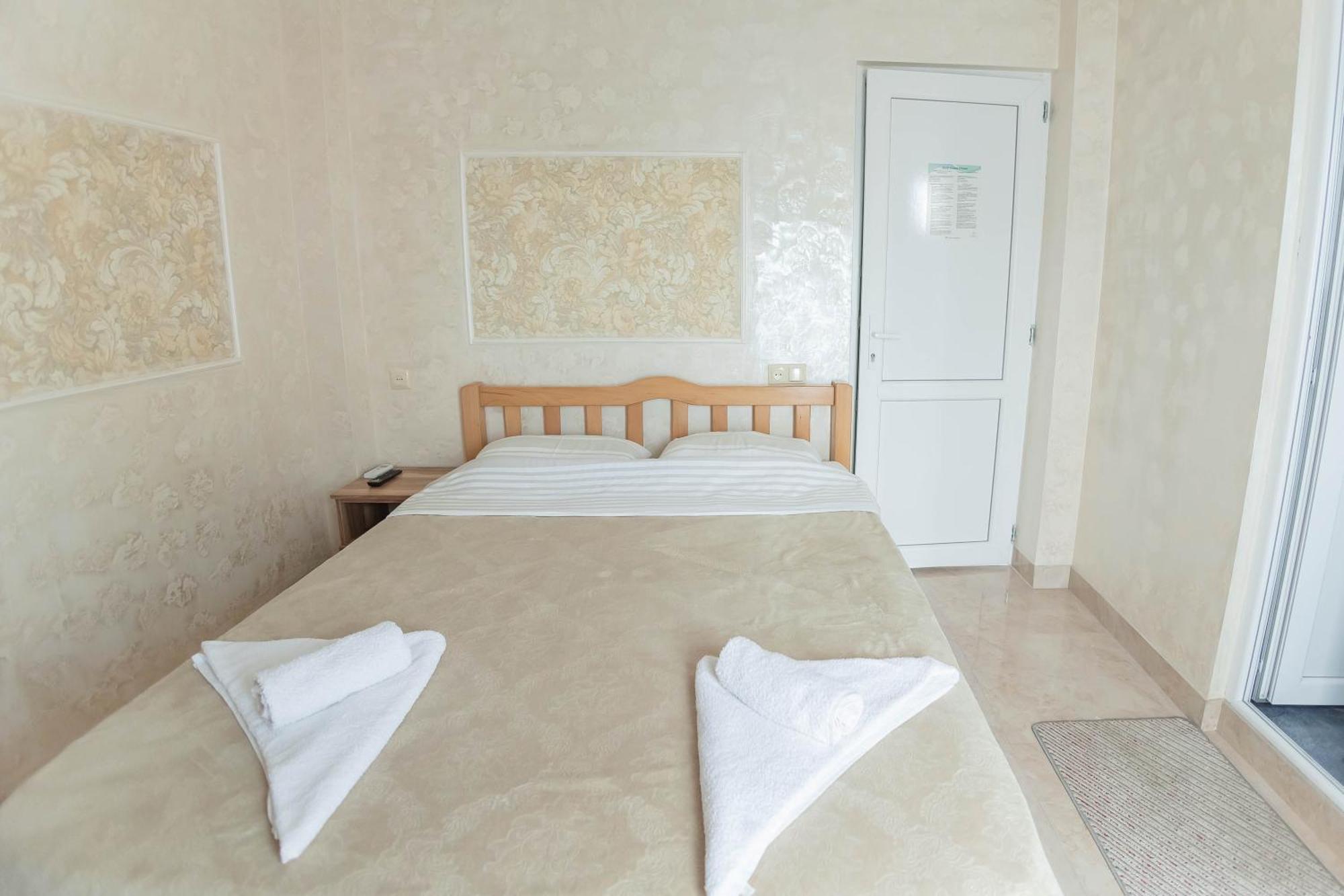 Guest House Ocean Force Batoumi Extérieur photo
